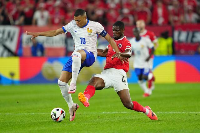 Kevin Danso hatte Superstar Kylian Mbappé bei der EM im Griff, zum Nations-League-Auftakt fällt Österreichs Abwehrchef aus. | Foto:  GEORG HOCHMUTH / APA / picturedesk.com