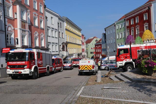Aktuell läuft ein Großeinsatz am Unteren Stadtplatz in Schärding. | Foto: MeinBezirk/Mühlbacher