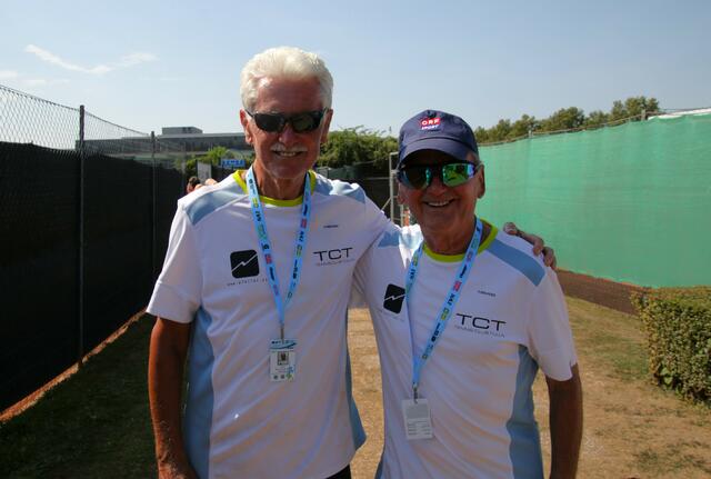 Paul Brandstetter und Franz Stadler vom TC Tulln  sorgen für die großartige Qualität der Plaätze. | Foto: Christian Nowotny