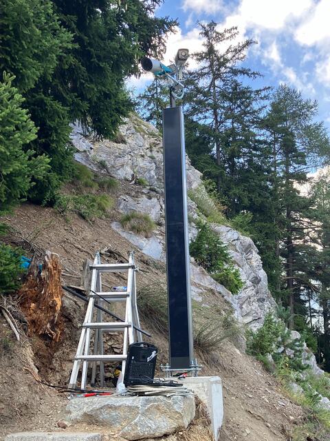 Die B 171 Tiroler Straße ist wieder für den Verkehr freigegeben. Ein Murwarnsystem wurde in Betrieb genommen. | Foto: Land Tirol