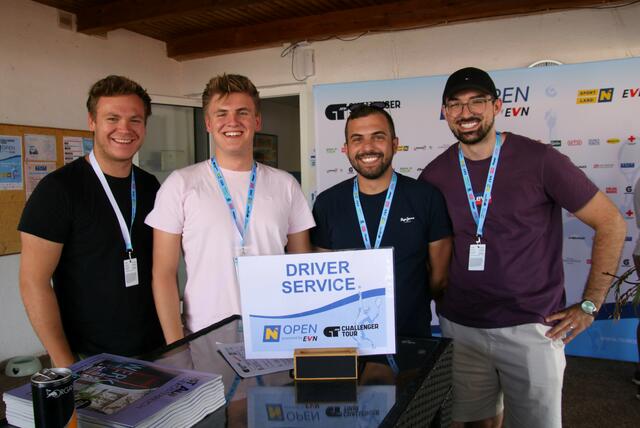 Benedikt Degischer, Moritz Degischer, Toni Rajkovaka und Semir Becirovic sorgen für den sicheren Shuttle der Spieler. | Foto: Christian Nowotny