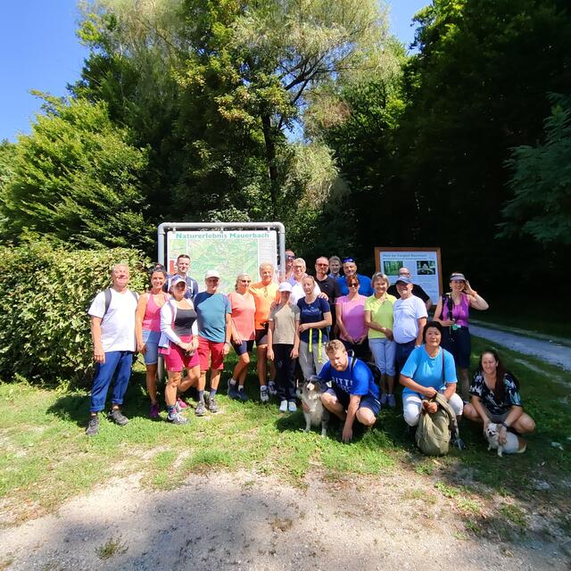 Michael Schuch, Beatrix Petermann, Sabrina Horvath, Yannick Krause, Martin Nemeth, Gabriele Rammel, Günther Rammel, Theresa Burko-Fritz, Oliver Leopold Fritz, Marion Burko, Christoph Bathelt, Markus Kainz, Michael Linnert, Roland Prohaska, Monika Prohaska, Lioudmila Kräftner, Peter-Xaver Albert , Johann Kräftner, Rimma Hansel, Gertrude Mayer und Melanie Mileder nach der Wandertour in Mauerbach. | Foto: FPÖ