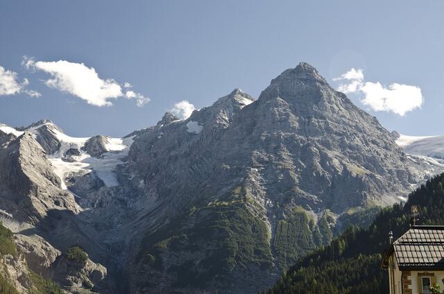 Italienischen Medienberichten zufolge sind am Mittwochvormittag vier Österreicher auf einem Eisfeld am Ortler ausgerutscht und mehr als 150 Meter in die Tiefe gestürzt. | Foto: Pixabay/gavia26210
