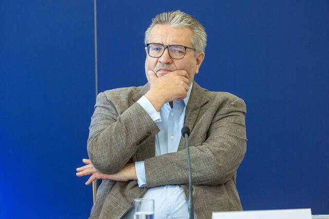 Sozialstadtrat Peter Hacker (SPÖ) fordert am Mittwoch gleich zwei grundlegende Neuerungen vom Bund. | Foto:  Michael Indra / SEPA.Media / picturedesk.com