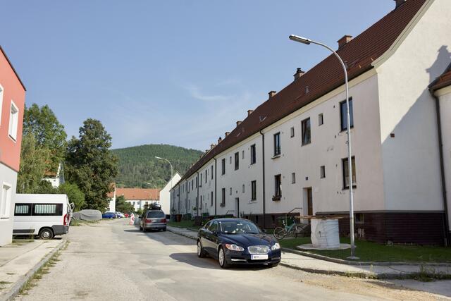 Die Straßenbeleuchtung in der Dreier-Siedlung wurde bei Grabarbeiten fürs Internet beschädigt. | Foto: Santrucek