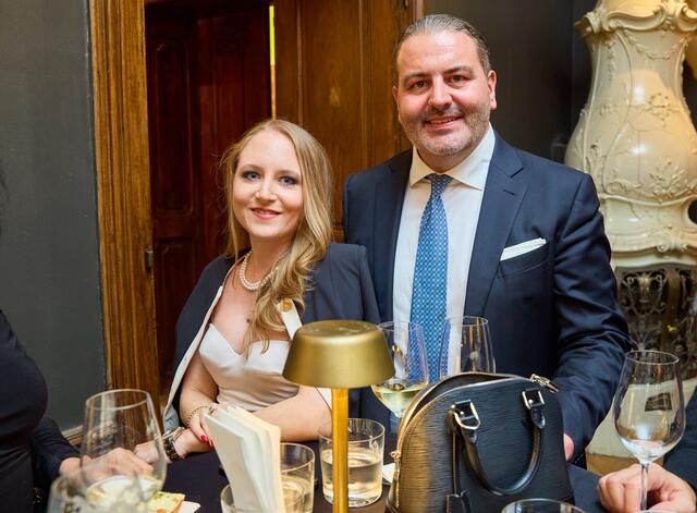 Lugner und Kohlbauer bei einem Wohltätigkeitsabend im April 2024. | Foto: Starpix / picturedesk.com