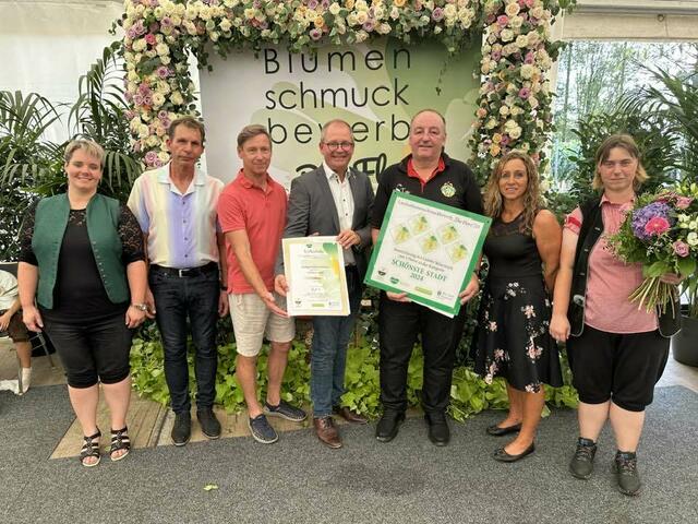 Bürgermeister Bernd Osprian, Bauhofleiter Günther Friedrich und das Blumenteam der Voitsberger | Foto: Stadtgemeinde Voitsberg