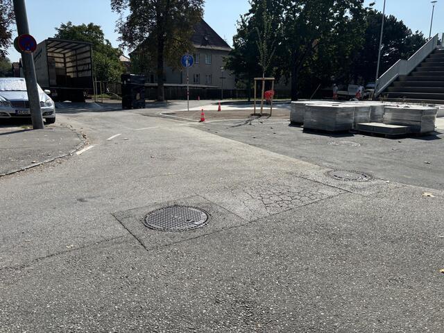 Beim Campus in der Grillparzerstraße entsteht gerade eine Sackgasse für die Sicherheit der Schüler. | Foto: Marlene Trenker