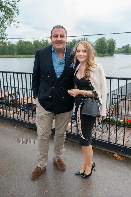 Das neue Ehepaar beim 59. Geburtstag von Christina Mausi Lugner im "Strandcafé". | Foto: Andreas Tischler / picturedesk.com