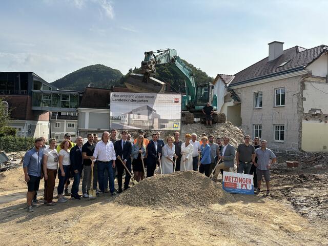Spatenstich für den Kindergarten-Ausbau in Randegg | Foto: Roland Mayr