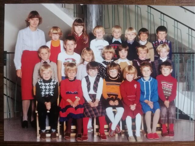 Petra Pollak (1. Reihe, 2. v. r.) am Klassenfoto | Foto: Privat