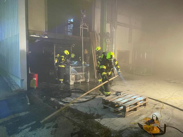 Die Brandursache ist noch unklar. | Foto: FF Walchshausen