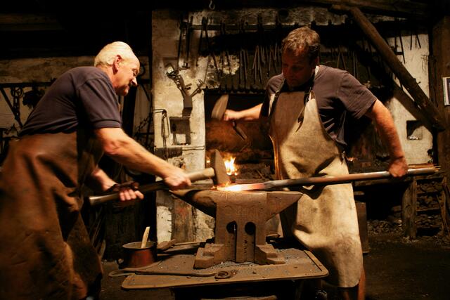 Ein Tourstopp ist die Hackenschmiede in Bad Wimsbach-Neydharting. | Foto: Streif Photography