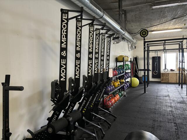 OneTribe will aus Fitness mehr machen als nur Gewichte heben. Zusammen wird der ganze Körper gestärkt, heißt es. | Foto: Scheiber/MeinBezirk
