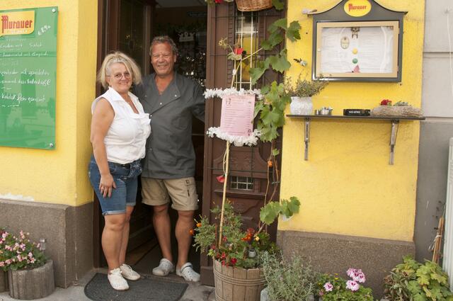 Gordana "Gordi" Tichy und Rudi Dworschak führen das Beisl. | Foto: Wolfgang Unger