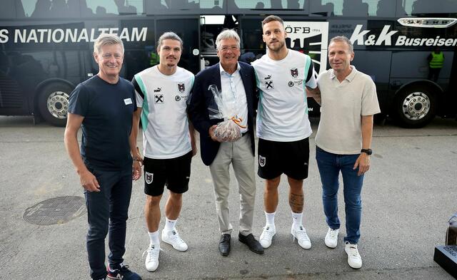 Treffen mit OEFB-Team und Teamchef Rangnick. Landessportdirektor Arno Arthofer, Marcel Sabitzer, LH Peter Kaiser, Marko Arnautovic, Klaus Mitterdorfer (OEFB Präsident). Klagenfurt, am 4.9.2024.
 | Foto: LPD Kärnten/Kuess