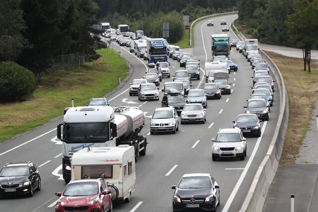 Die A10 Tauernautobahn kommt es zu Stau | Foto: Symbolbild: Neumayr