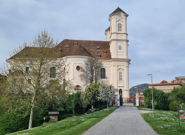 Bei der Basilika am Weizberg kann man die Kraftorte Kinderpilgerweg, Kräutergarten und Emanuelkapelle besuchen. | Foto: Seelsorgeraum Weiz