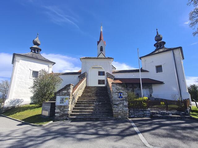 Gutenberg – Loretokapelle mit Alleeweg zur Pfarrkirche Gutenberg | Foto: Seelsorgeraum Weiz