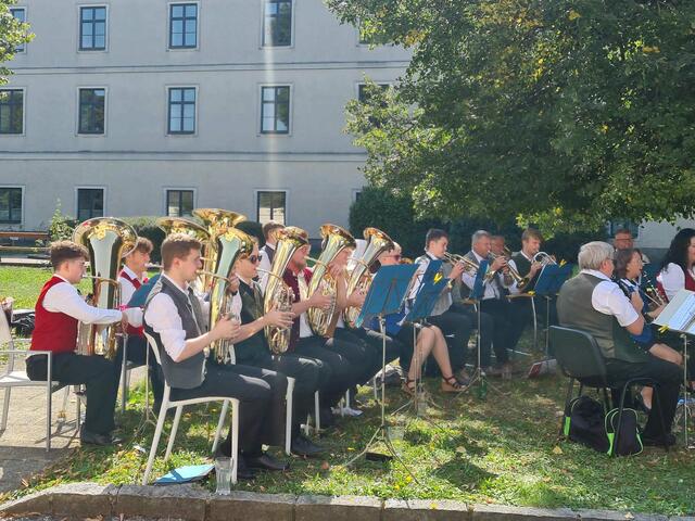 Die "Alten Kameraden". Erstes Konzert in Wolfpassing. Musikalischer Leiter Musikschulddirektor Wolfgang Rosenthaler.  | Foto: privat