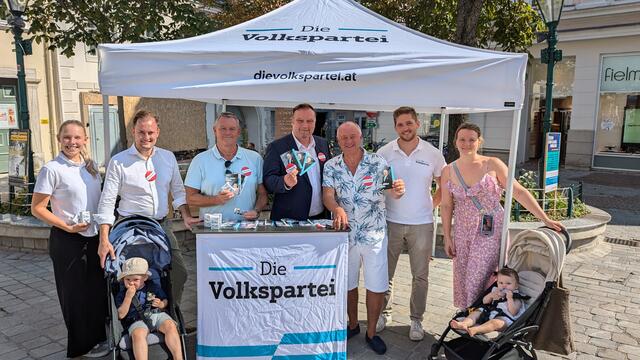 Infotour in der Mödlinger Fußgängerzone. | Foto: hanshintner.at