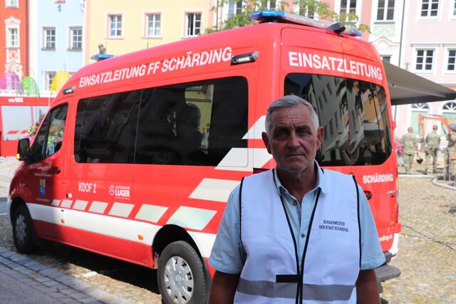 Wie Bürgermeister Günter Streicher bestätigt, wird das Unglückshaus am Unteren Stadtplatz abgetragen. Ob schließlich das gesamte Haus abgerissen wird, steht noch nicht fest.