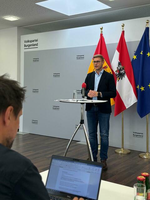 ÖVP Landesgeschäftsführer Patrik Fazekas lud zur Pressekonferenz. Thema: VAMED-Verkauf. | Foto: ÖVP Burgenland