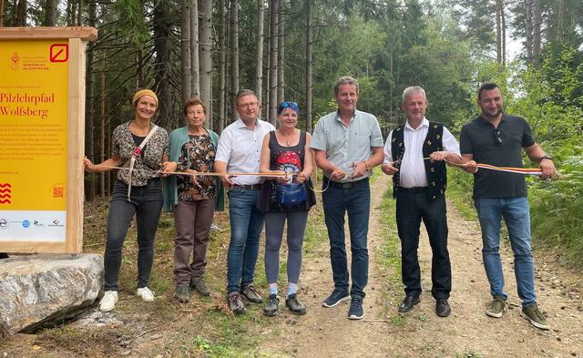 Franziska Weineiss, Annemarie Egger, Hellmuth Koch, Evelin Delev, Thomas Schäfauer, Horst Zwischenberger und Thomas Grasser | Foto: MeinBezirk