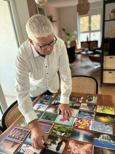 In seiner Praxis in Neusiedl am See will Friedrich Bohnenstingl helfen, das Leben von Menschen, die in SCHIEFLAGE geraten sind, wieder ins Gleichgewicht zu bringen. | Foto: Privatfotos