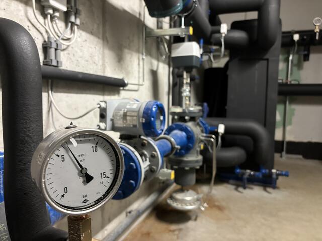 Kälte aus der Leitung: Die Kühlung kommt aus einer der Kältezentralen der Wien Energie. Eine davon ist am Stubenring. | Foto: Michael Marbacher / MeinBezirk