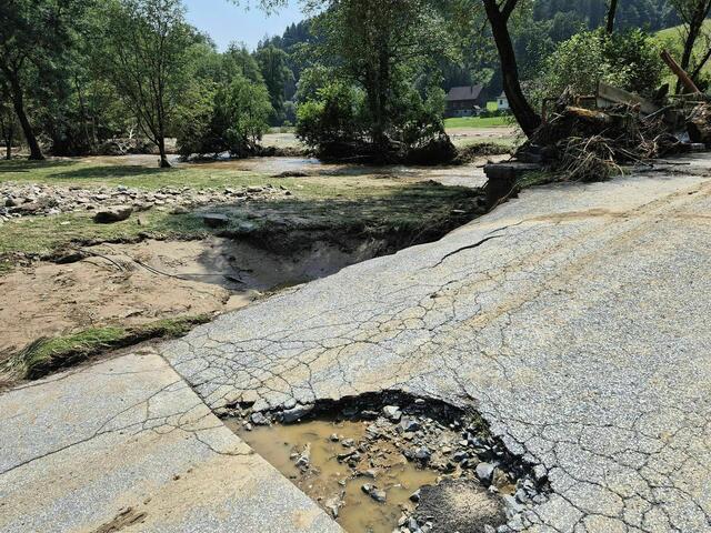So sah die Gößnitzstraße nach der Hochwasserkatastrophe aus, jetzt gibt es eine Schotterstraße. | Foto: FF Voitsberg