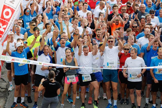 Teilnehmer des Vision Run beim gemeinsamen Startschuss des Events
 | Foto: Peter Rauchecker