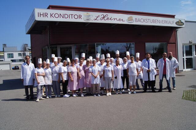 Das Team der Filiale in der Simmeringer Hauptstraße freut sich auf viel Besuch.  | Foto: L. Heiner