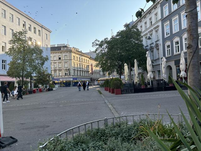 Der Siebenbrunnenplatz ist ein Hitze-Hotspot im Bezirk. | Foto: Tamara Winterthaler/MeinBezirk