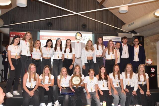 Das U16-Mädchenteam vom ASV Draßburg wurde ebenfalls für den Meistertitel geehrt. | Foto: Michael Strini