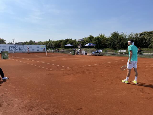 Heiß, Heißer, Tennis. Auf dem roten Platz geht es ganz schön zur Sache. | Foto: Victoria Edlinger