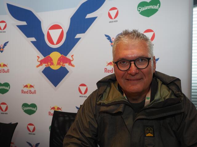 Oberst Gerhard Lukasiewicz im Pressezentrum der Airpower | Foto: Gaube