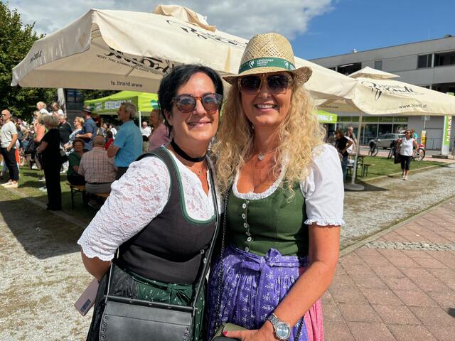 In Maria Lankowitz bei den Pferden: Linda Peißl von der Region Graz und Leader-Managerin Elfriede Pfeifenberger | Foto: Almer