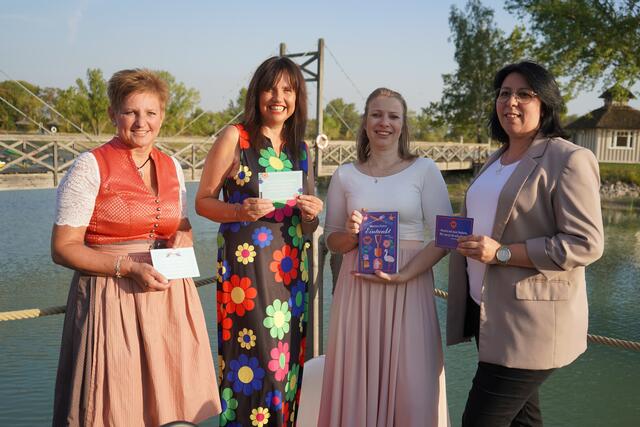 Martina Parker in der Vila Vita Pannonia mit Direktorin Verena Rendl und Isabella Ziniel und Frau Gruber von der Buchhandlung Knotzer | Foto: Andrea Glatzer