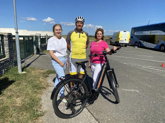 Claudia Paulitsch und Manuela Schönauer von der Aktion "Gesundes Dorf" organisierten den Kurs mit Karl Müllner