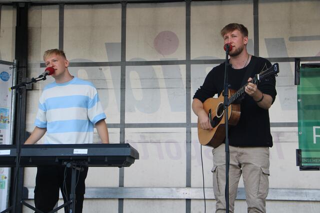 Die Brüder Nico und Laurin Greiter sind als Popduo "Brofaction" bekannt. | Foto: MeinBezirk/Hofmüller