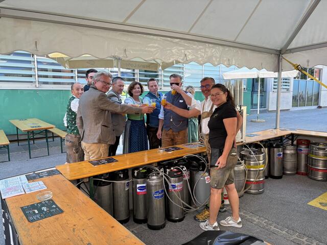 LH Christopher Drexler traf sich am Vormittag mit Vertretern von Köflach beim Pipifein-Stand. | Foto: Almer