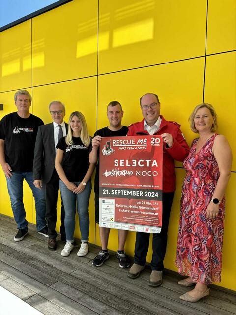 Im Bild: Rotkreuzs-Geschäftsführer Wolfgang Antos, RRB GF Geschäftsleiter Dir. Mag. (FH) Günther Harold, Nathalie Karas, BA &amp; Lukas Danecek aus dem Rotkreuz-Veranstaltunsteam,, Bezirksstellenleiter Mag. Thomas Hasenberger, und Gertrude Bürbaum (Marketing RRB GF)