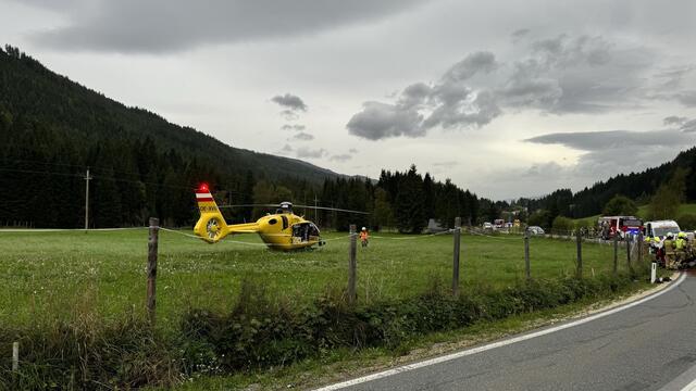 Der Rettungshubschrauber an der Unfallstelle | Foto: FF/OVI Thomas Keidel