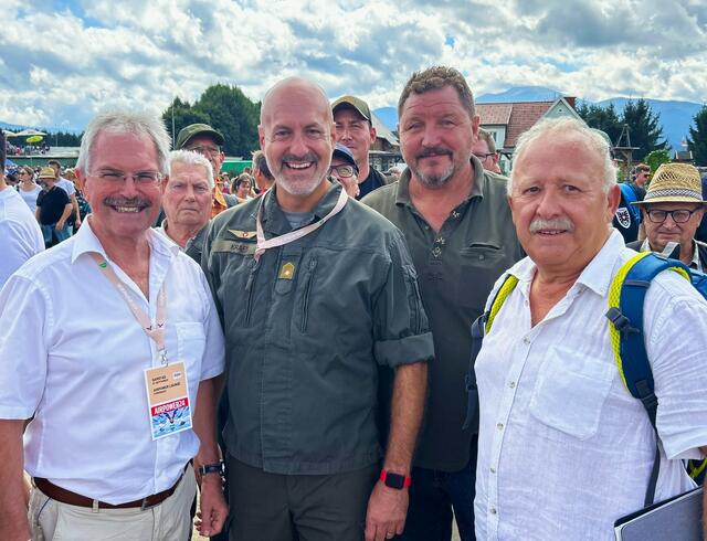 Landtagspräsident Karl Wilfing, Brigadier Reinhard Kraft, Bezirksverbandsobmann Stellvertreter Josef Kohzina, Hauptbezirksobmann Walter Kirchsteiger. | Foto: Christine Kohzina