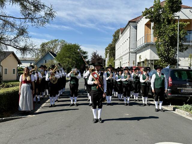 Die Marktmusikkapelle Gralla begleitete den Festakt. | Foto: Brigitte Gady