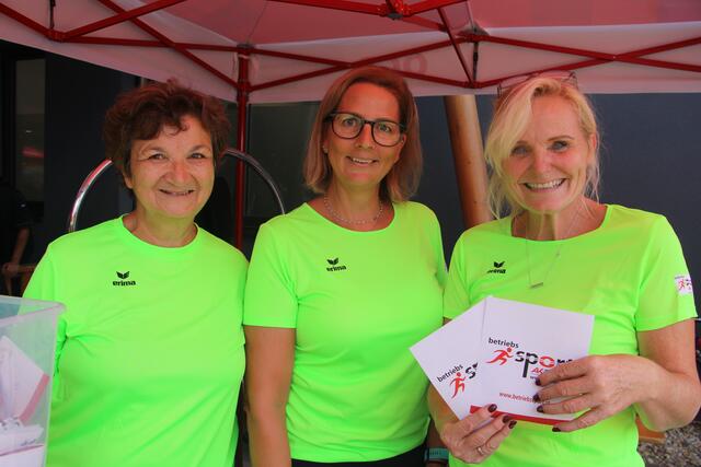 Das Weizer Arbeiterkammer-Team sorgte sich um die vielen Radfahrerinnen und Radfahrer bei der Tour. | Foto: MeinBezirk/Hofmüller