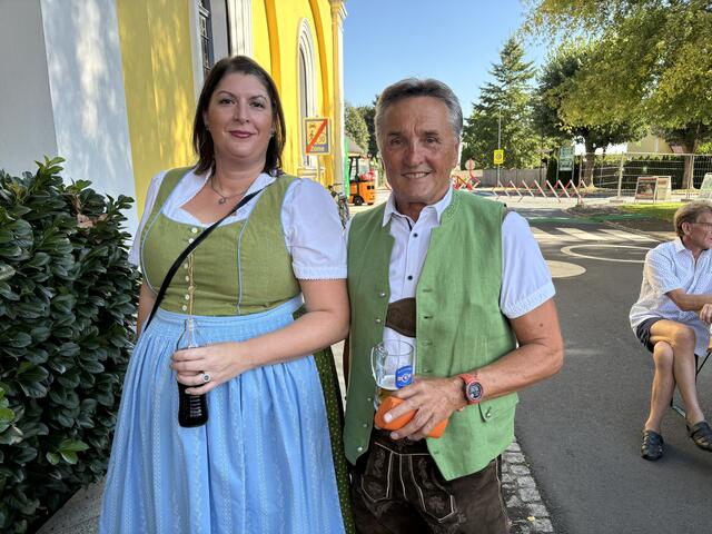 ÖVP Gemeinderat Toni Jahrbacher mit charmanter Begleitung.  | Foto: Brigitte Gady