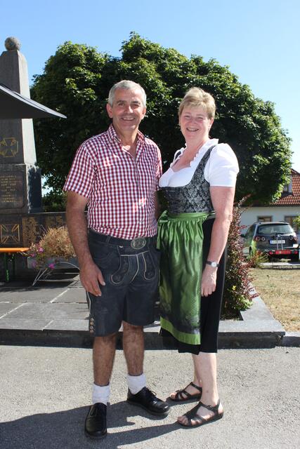 Bürgermeister Manfred Zeilinger und Gattin Maria tragen gerne Trachtenoutfit. | Foto: Walter Kellner