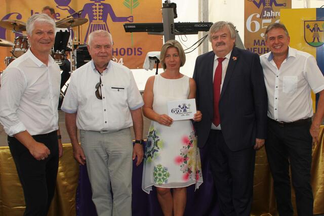 Bgm. Joachim Radics, Ehrenbürgermeister Helmut Holper, OV Bettina Balogh, Altbürgermeister Johann Wallner und Bgm. Robert Marlovits (Schachendorf).